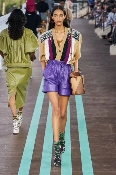 Look 32